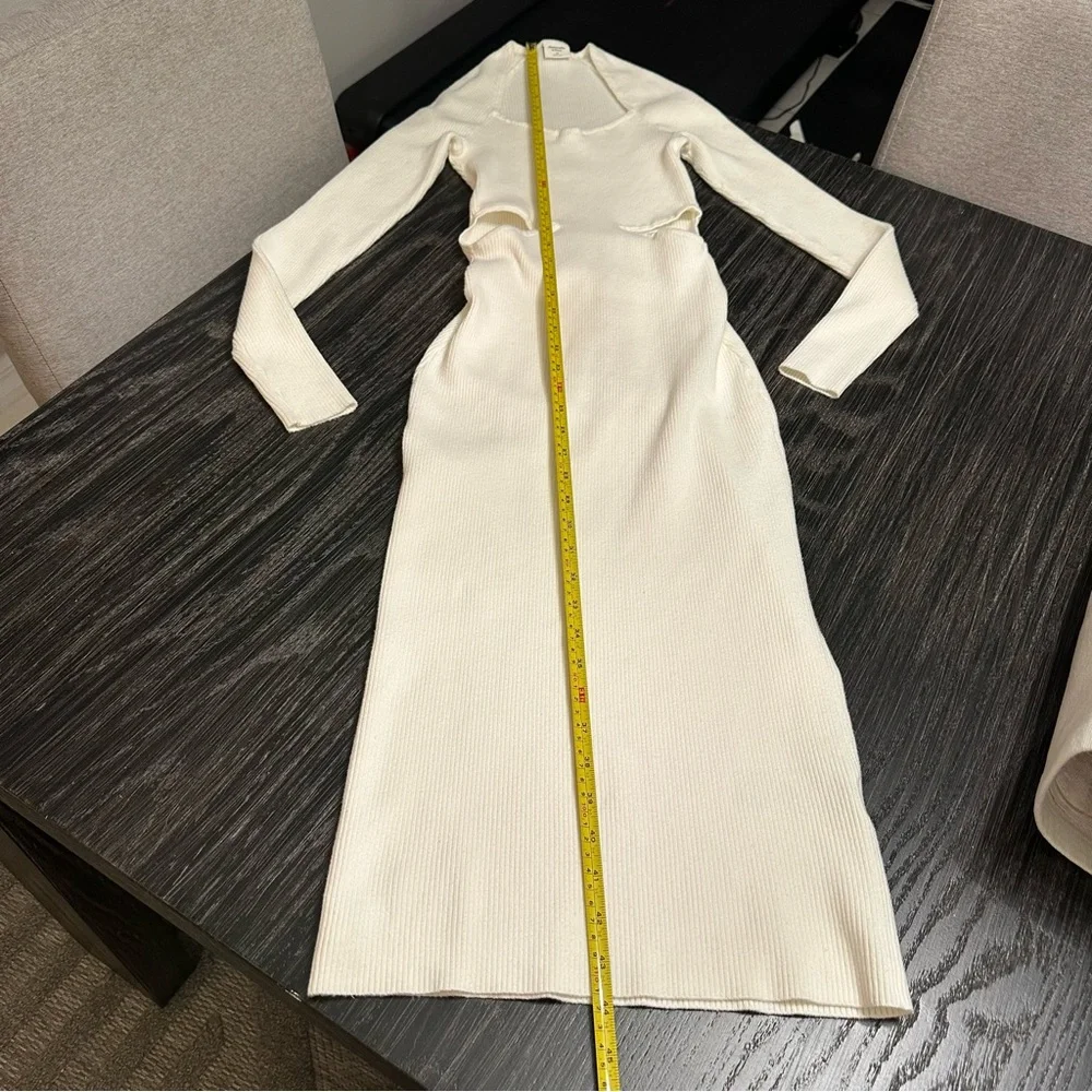 Abercrombie & Fitch Long Sleeve Cutout Maxi Sweater Dress in Cream, Small Tall - Picture 4 of 10